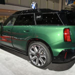 【画像】ガチの「本人」降臨！　MINI「ポール・スミス・エディション」３台が世界初お目見え!!【ジャパンモビリティショー2025】 〜 画像5