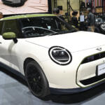 【画像】ガチの「本人」降臨！　MINI「ポール・スミス・エディション」３台が世界初お目見え!!【ジャパンモビリティショー2025】 〜 画像13