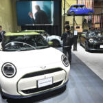【画像】ガチの「本人」降臨！　MINI「ポール・スミス・エディション」３台が世界初お目見え!!【ジャパンモビリティショー2025】 〜 画像16