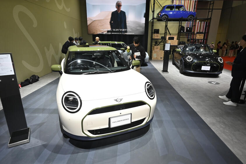 ガチの「本人」降臨! MINI「ポール・スミス・エディション」3台が世界初お目見え!!【ジャパンモビリティショー2025】
