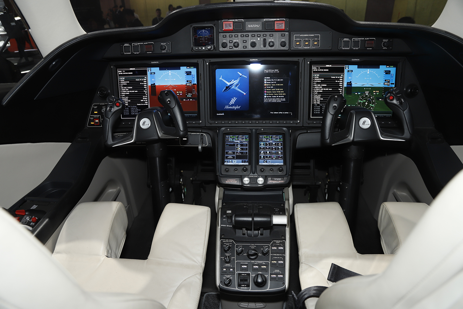 ホンダジェット「エリートII」のコクピット
