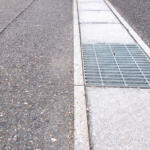 【画像】ヤバイ!!　クルマのキーが側溝に……蓋も外れないしどうすれば!!　超絶ピンチの際に頼るべきはドコ？ 〜 画像6