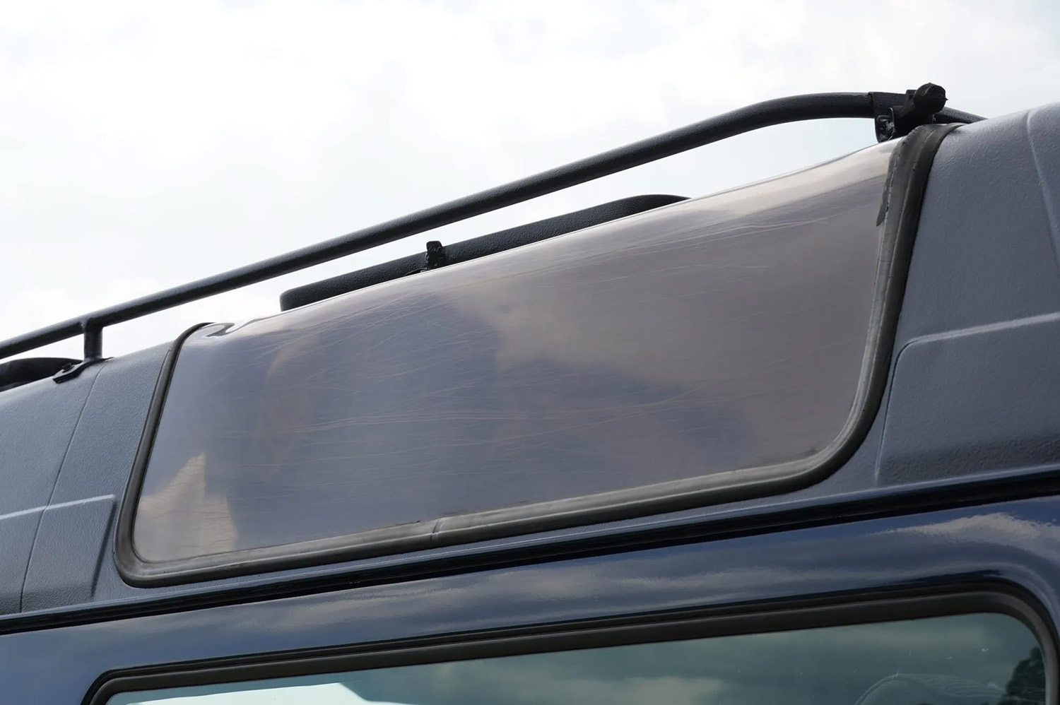 ケニアでハイルーフ化されたメガクルーザーは小まわり利いて視界良好な最強サファリカーだった 〜 画像6