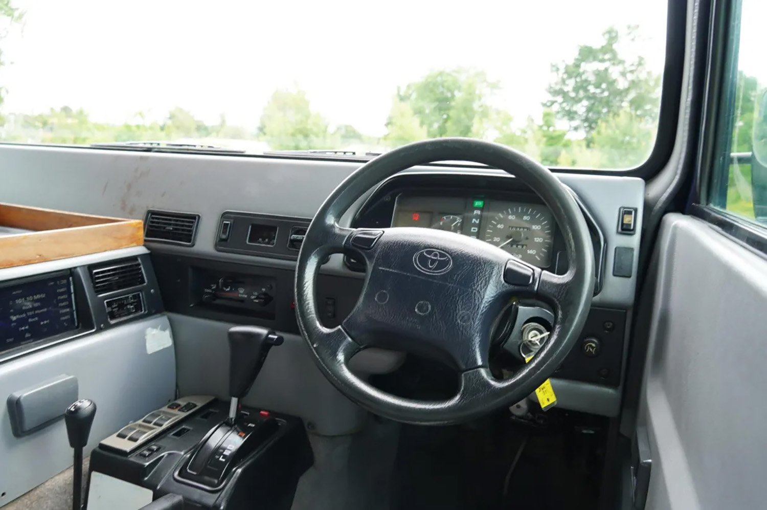 ケニアでハイルーフ化されたメガクルーザーは小まわり利いて視界良好な最強サファリカーだった 〜 画像10