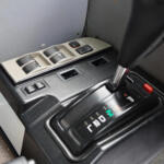 【画像】ケニアで改造手術を受けた日本車最強のオフローダー「メガクルーザー」がオークションに出た！　サファリツアー用のハイルーフ仕様の気になる落札価格とは？ 〜 画像11