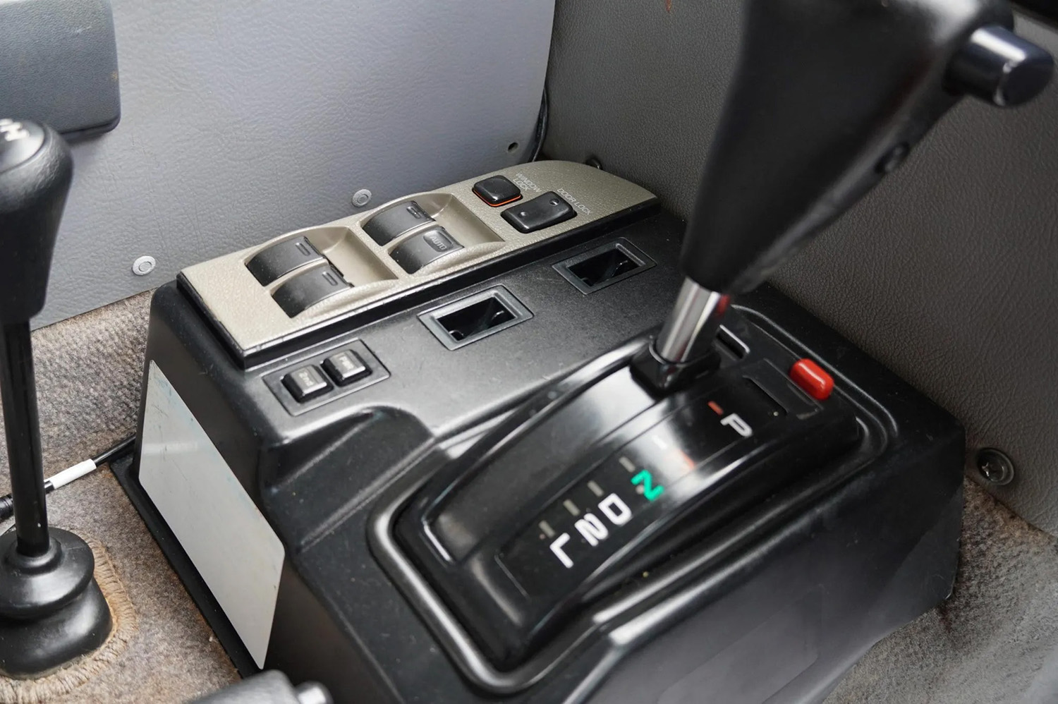 ケニアでハイルーフ化されたメガクルーザーは小まわり利いて視界良好な最強サファリカーだった 〜 画像11