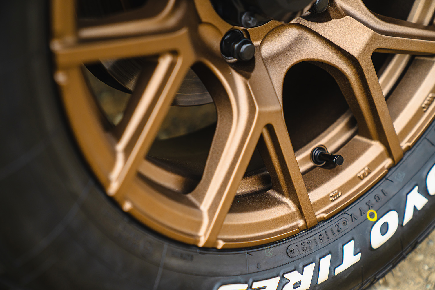 名門の造形技術が息づくシンプルなオフロード系ホイール「マッドヴァンスSD」が最高にカッコイイ