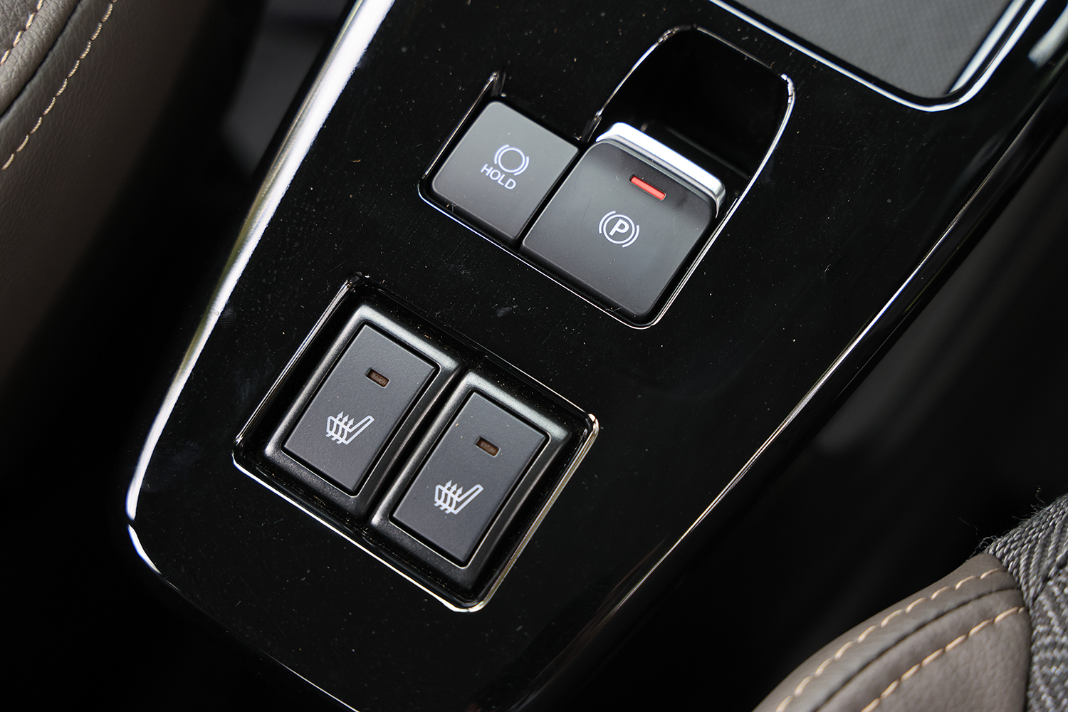 新型スズキ・クロスビーの電動パーキングブレーキスイッチ 〜 画像14