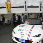 【画像】伝説レーシングカーが走るコースはもちろんイベント広場もピットビルも見逃せないプログラム満載！　「マツダ・ファンフェスタ2025 at 富士スピードウェイ」がマツダ愛で溢れてた 〜 画像20