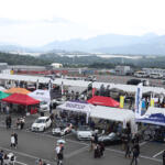 【画像】伝説レーシングカーが走るコースはもちろんイベント広場もピットビルも見逃せないプログラム満載！　「マツダ・ファンフェスタ2025 at 富士スピードウェイ」がマツダ愛で溢れてた 〜 画像49