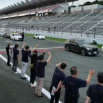 【画像】伝説レーシングカーが走るコースはもちろんイベント広場もピットビルも見逃せないプログラム満載！　「マツダ・ファンフェスタ2025 at 富士スピードウェイ」がマツダ愛で溢れてた 〜 画像63