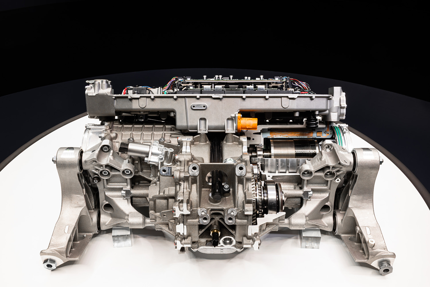 ついにフェラーリ初の完全EVモデルが発表 〜 画像8