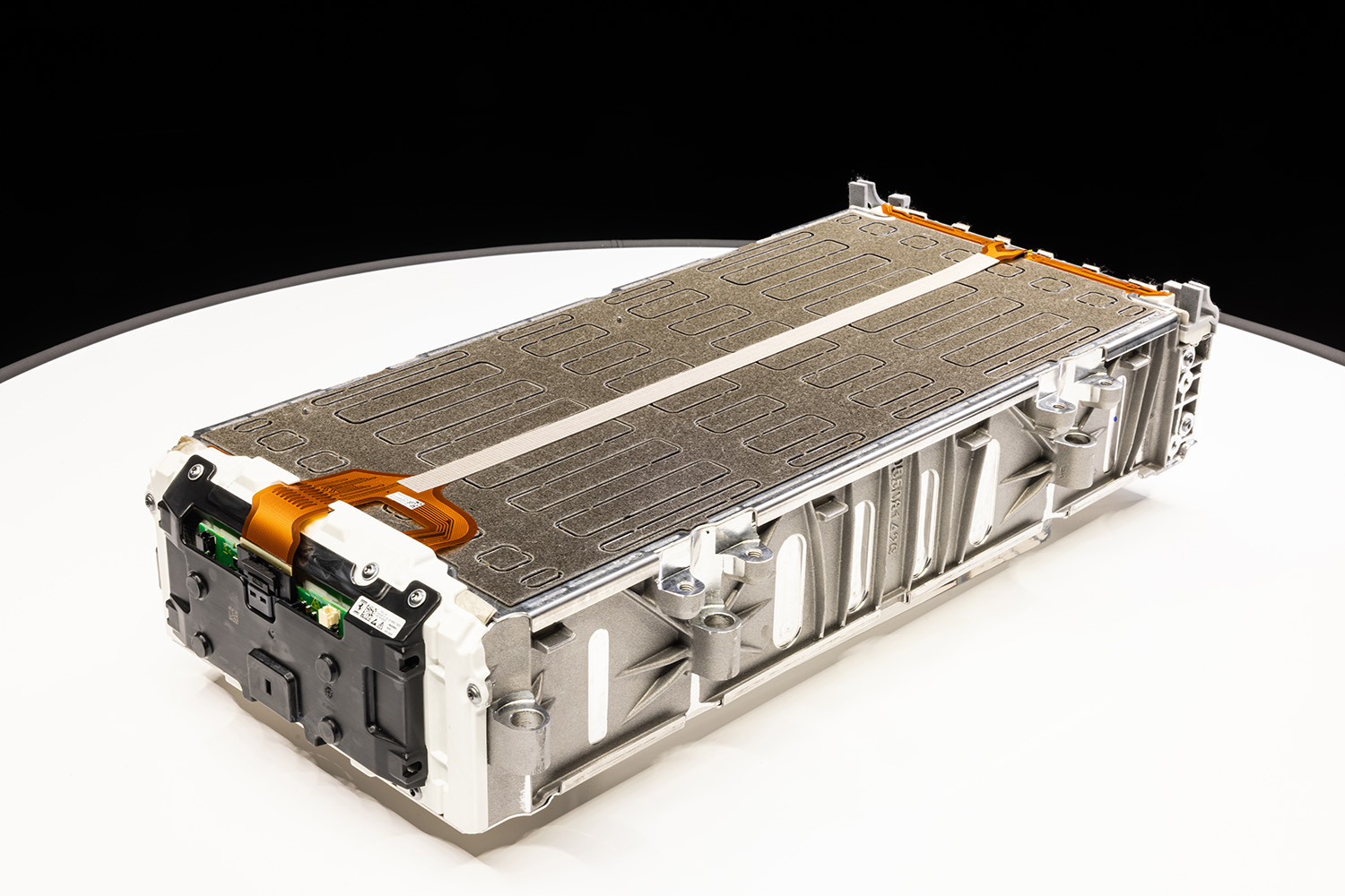 量産仕様とされるシャシーと電動パワートレーン技術を搭載した「エレットリカ」のバッテリー 〜 画像16