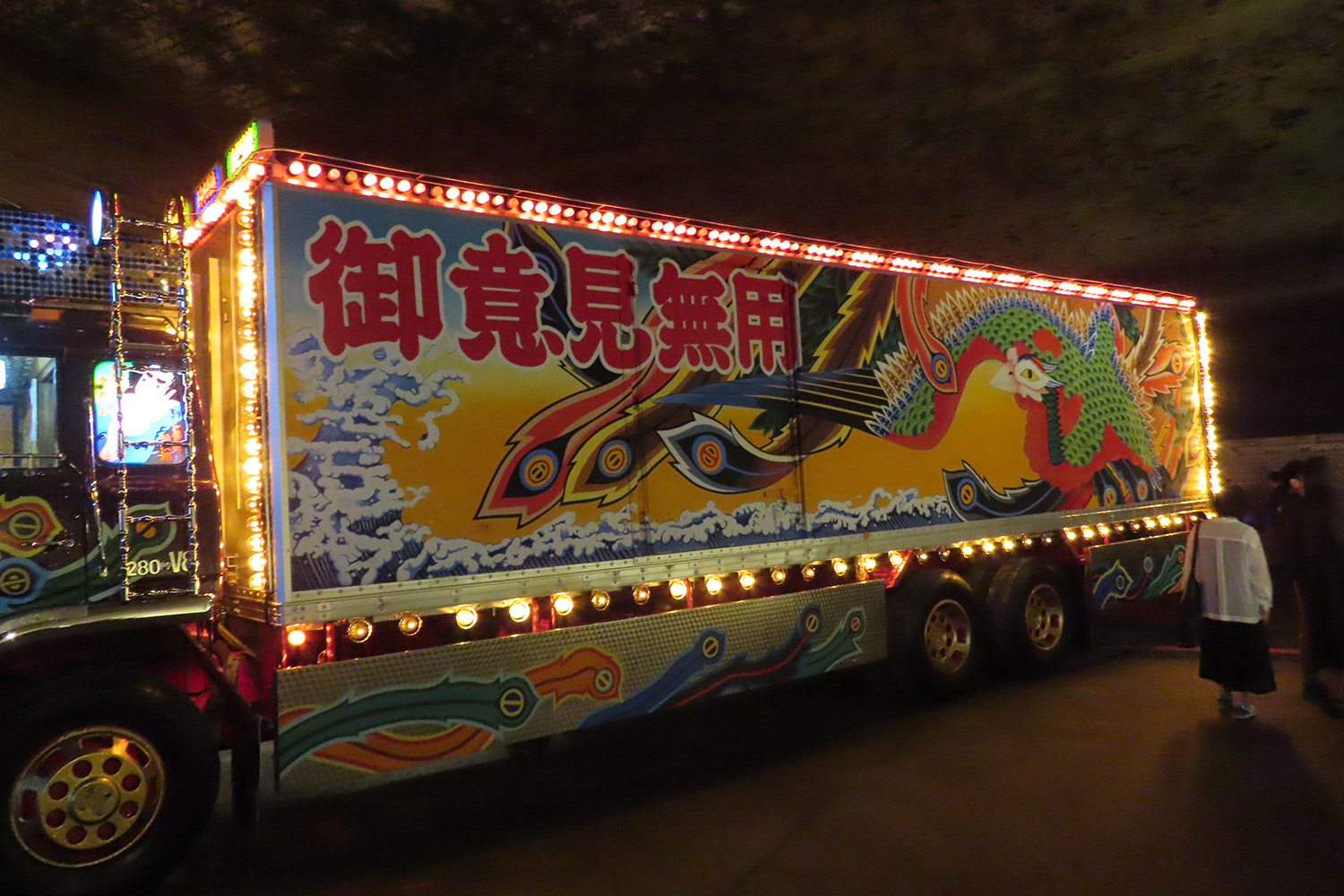 栃木の地下採掘場で開催した「世界初のデコトラ展」に潜入！ 〜 画像6