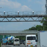 犯罪捜査に大活躍！　道路上に設置されるカメラ「Nシステム」って一体なにを撮っている？