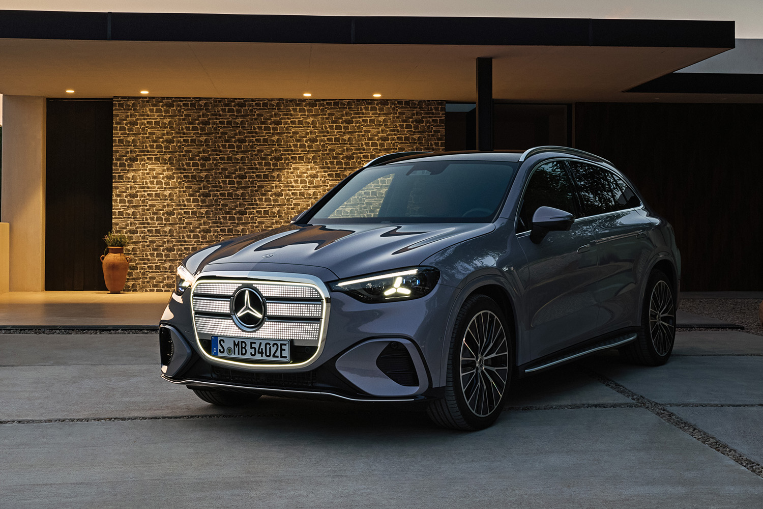 新型メルセデス・ベンツGLCのフロントスタイリング