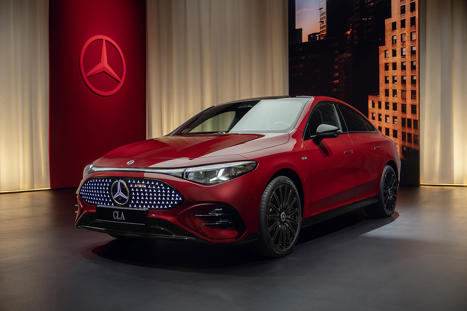 新型メルセデス・ベンツCLAのフロントスタイリング