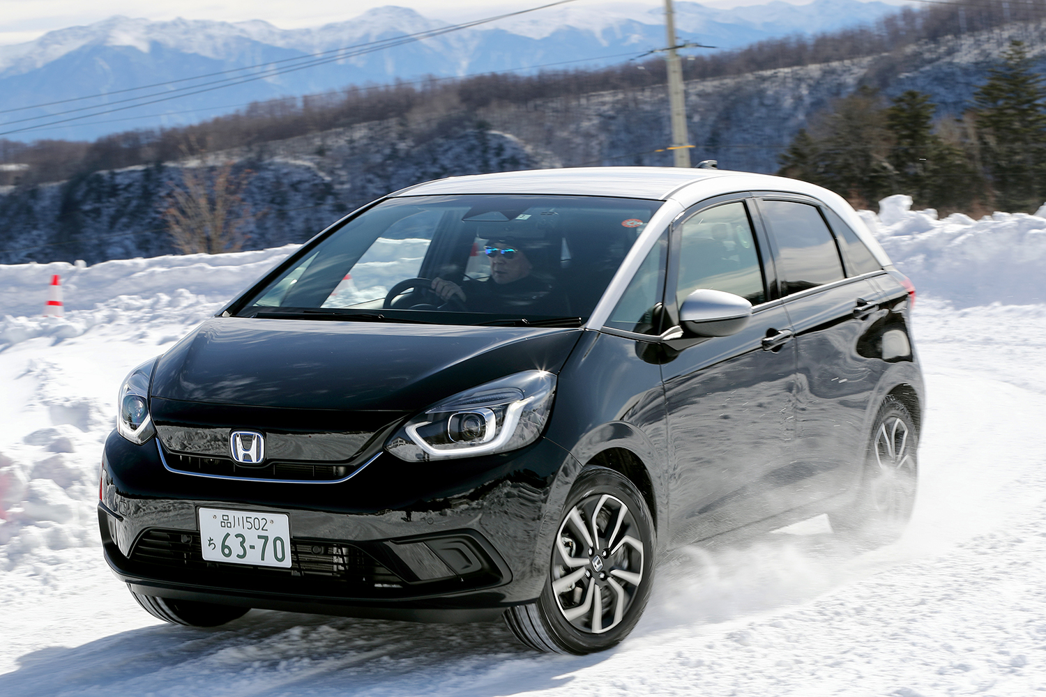 雪上を走行するFFベースの4WD車 〜 画像5