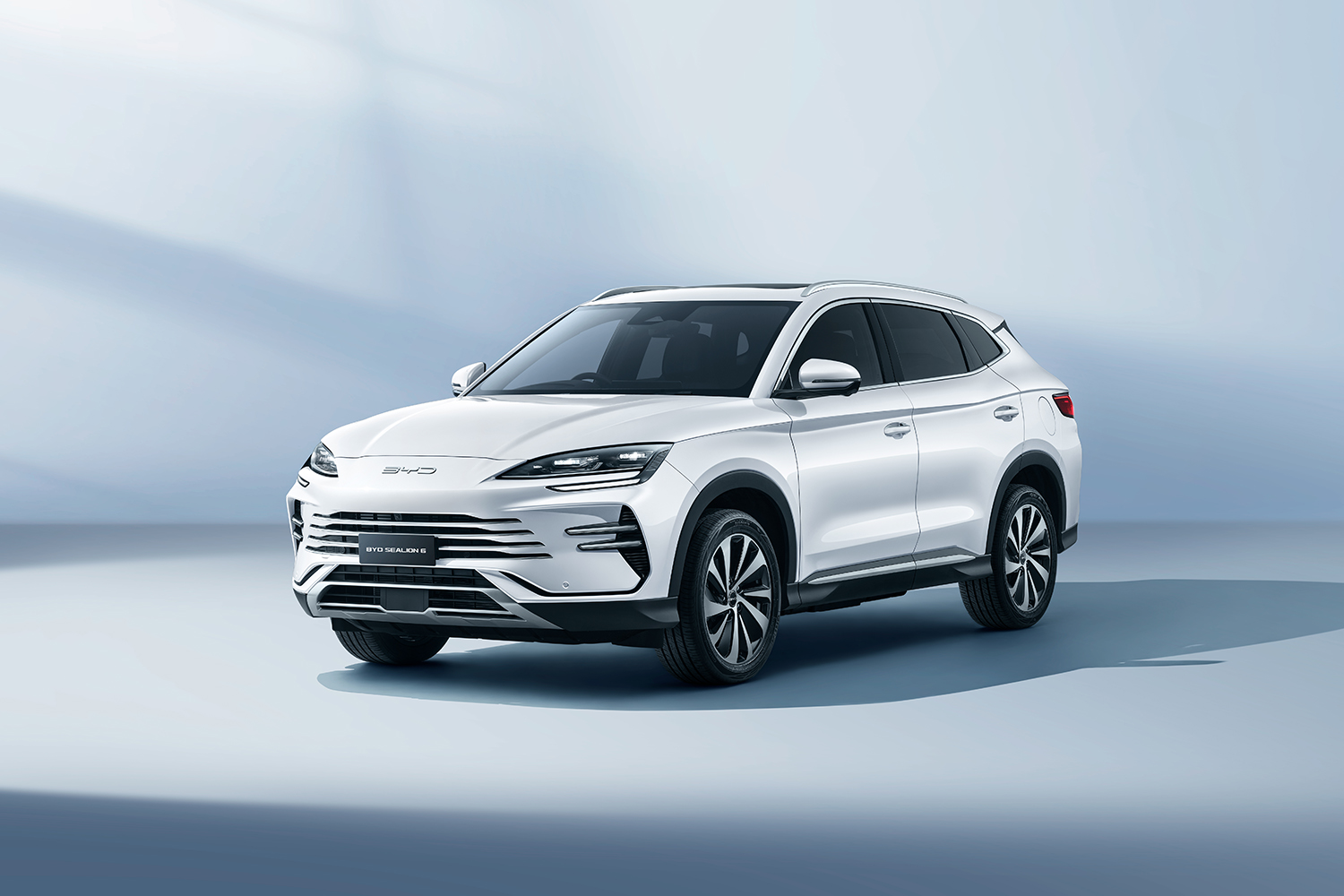 BYD SEALION 6 DM-iのフロントスタイリング