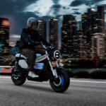 【画像】クルマもバイクも小型モビリティも船外機もロボティクスも！　ジャパンモビリティショー2025のスズキブースはまさに未来を先取り 〜 画像60