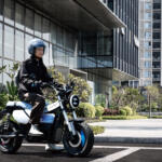 【画像】クルマもバイクも小型モビリティも船外機もロボティクスも！　ジャパンモビリティショー2025のスズキブースはまさに未来を先取り 〜 画像63