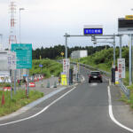 【画像】せっかくのETCなのに一旦停止って……車列できてるじゃん！　なぜ「スマートIC」は一旦停止が必要なのか？ 〜 画像1