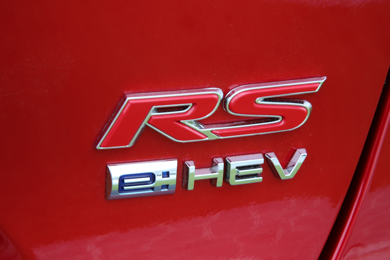 ホンダ・ヴェゼルRSの「RS」エンブレム