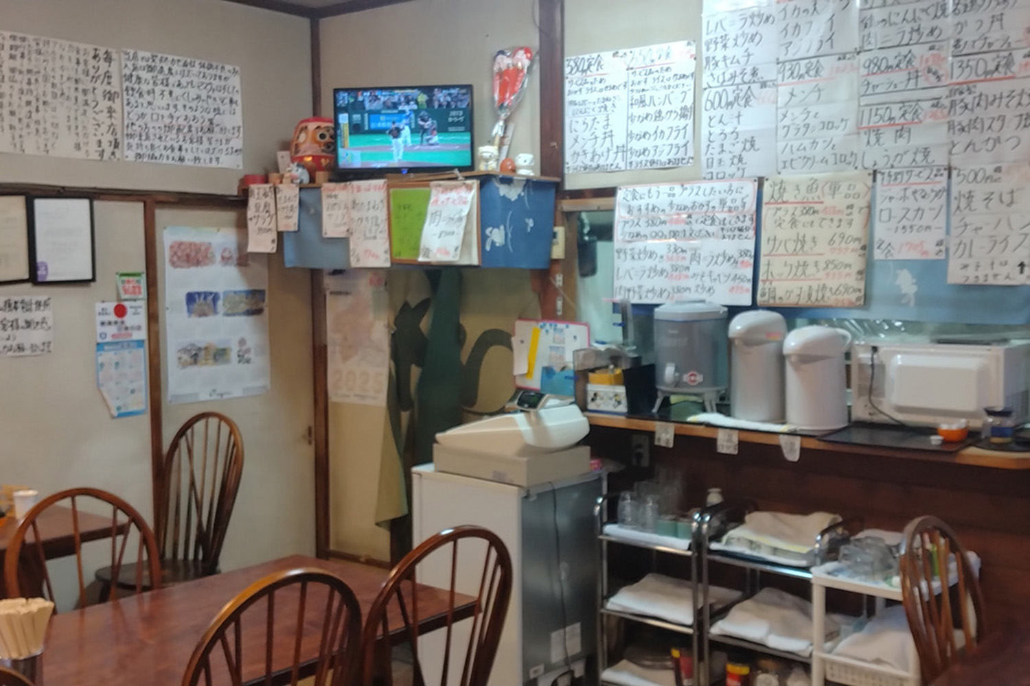 「大衆食堂・横川サービスエリア」の店内