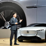 【画像】ロータリーエンジンが駆動用として復活!?　マツダ「ビジョン クロスクーペ」なら思う存分ロータリーをぶん回せる【ジャパンモビリティショー2025】 〜 画像4