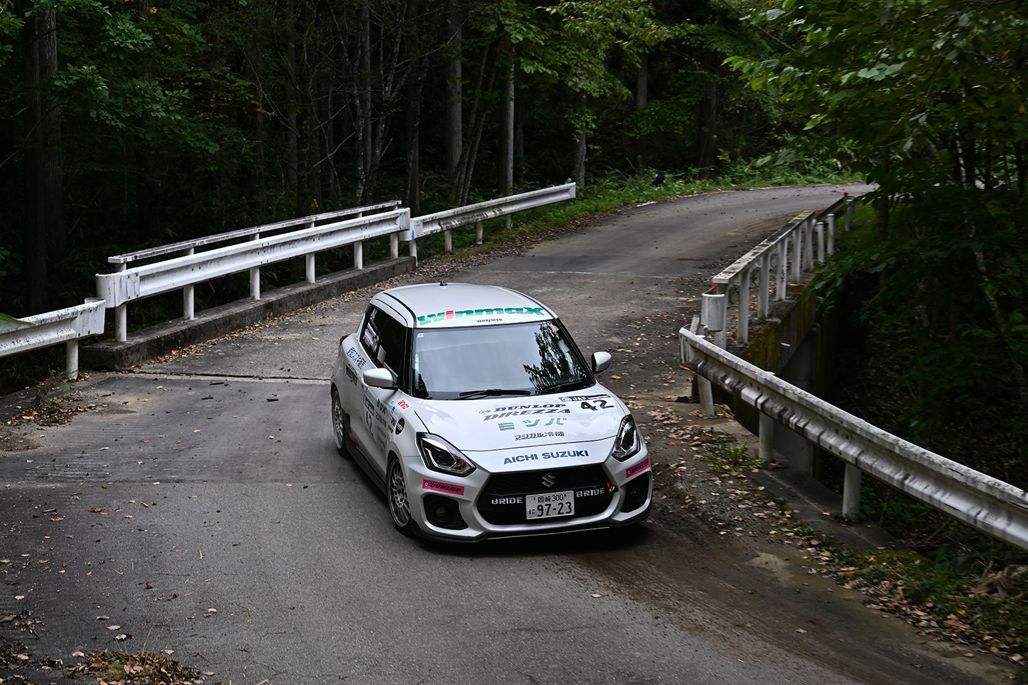 JN-4クラスチャンピオンの高橋悟志選手が駆るスズキ・スイフト