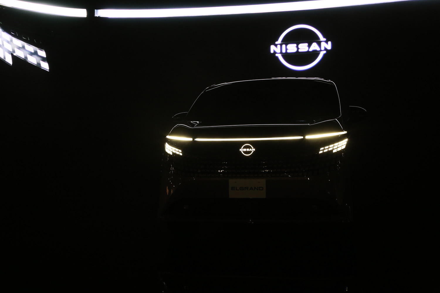 新型エルグランドのシルエット