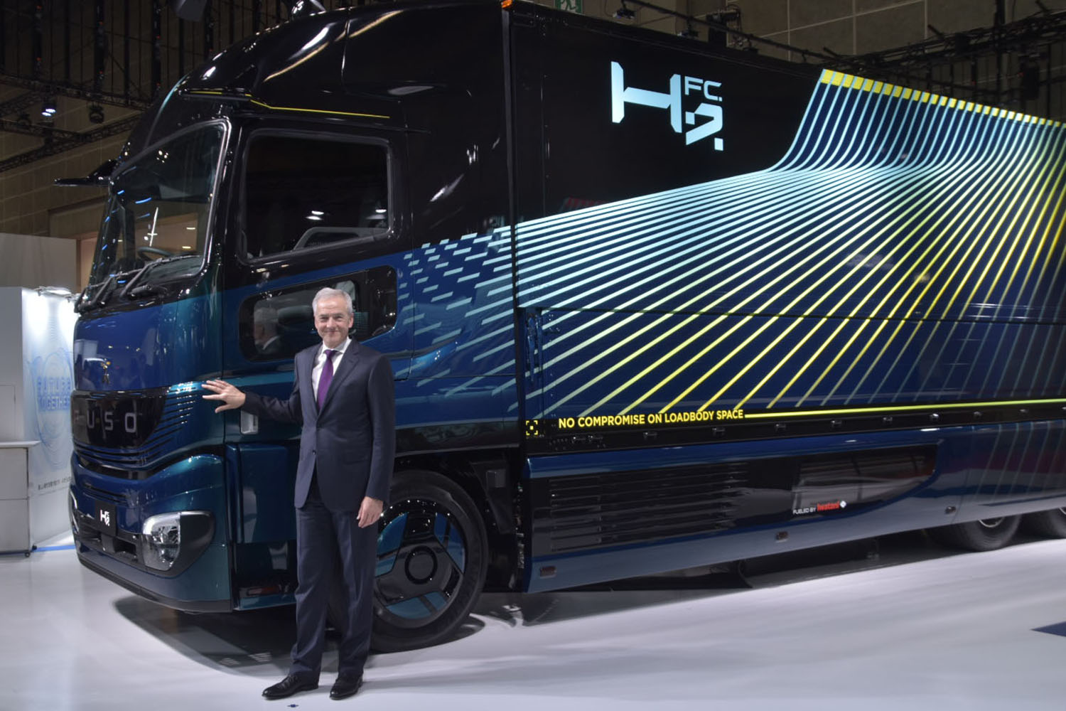 ジャパンモビリティショーの三菱ふそうブース