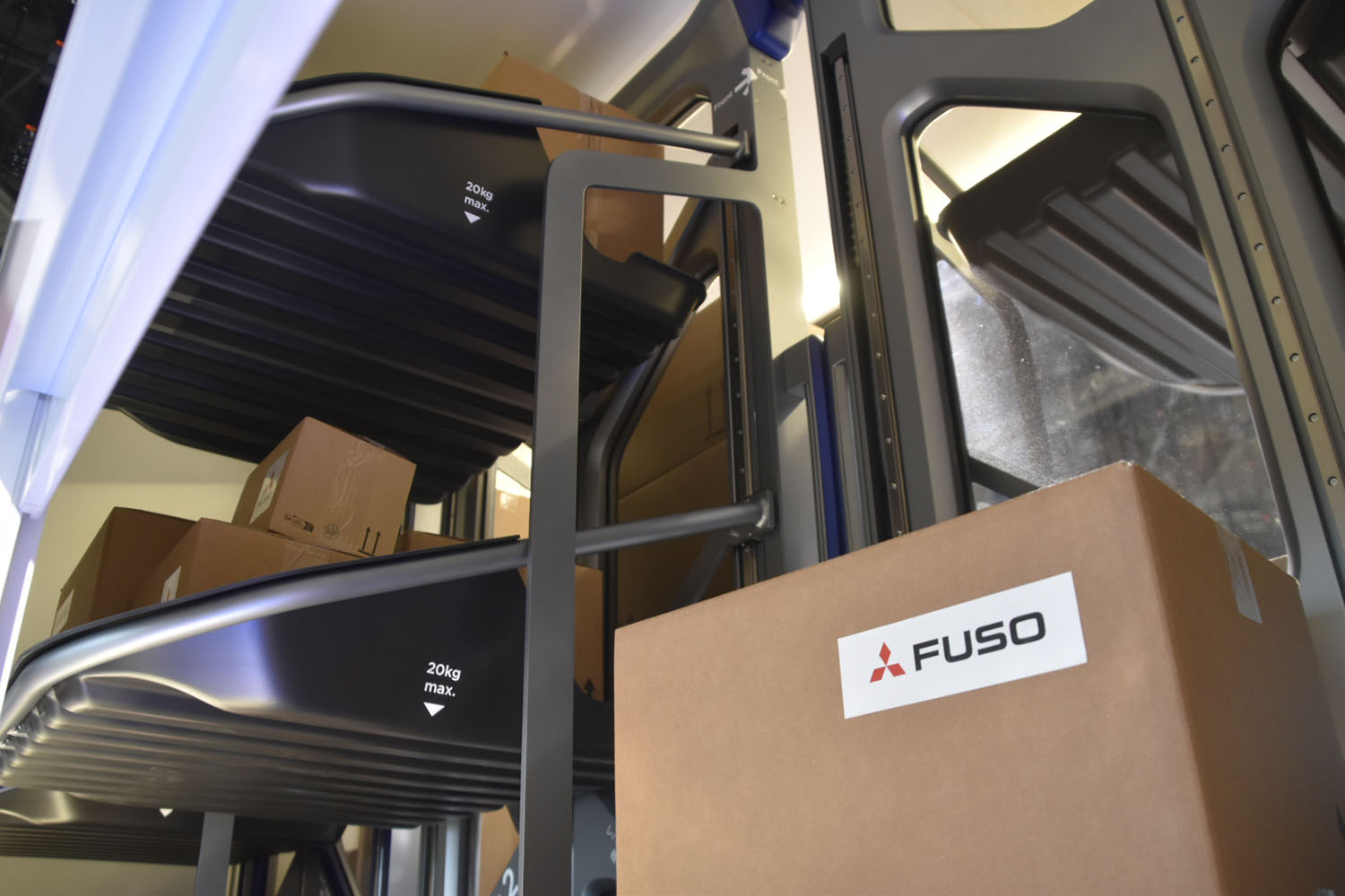 ジャパンモビリティショーの三菱ふそうブース 〜 画像7