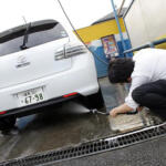 【画像】「洗車はピーカンの日に限る」なんて本気でいってる？　天候を味方にラクできる「雨の日」洗車のススメ 〜 画像4