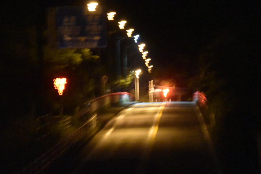 行き止まりに突進する事故が頻発する謎の丁字路! 心霊現象まで噂される「やまびこ大橋交差点」で何が起こっているのか?