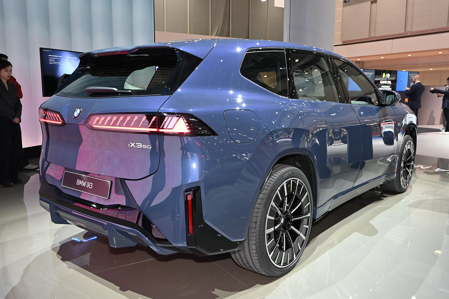 BMW新型「iX3」のリヤスタイリング 〜 画像6