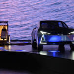 【画像】３輪・６輪・そしてクーペ！　固定観念をぶっとばした「未来のLS」３台が自由すぎて目から鱗!!【ジャパンモビリティショー2025】 〜 画像1