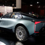 【画像】３輪・６輪・そしてクーペ！　固定観念をぶっとばした「未来のLS」３台が自由すぎて目から鱗!!【ジャパンモビリティショー2025】 〜 画像3