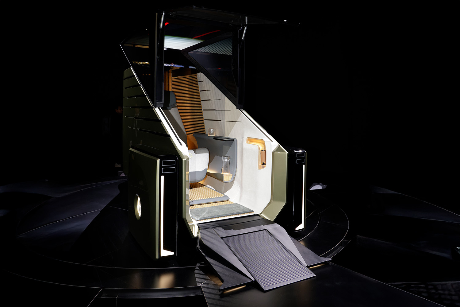 ドローン搭載の「LSクーペコンセプト」と１人乗り３輪車「LSマイクロコンセプト」が驚きの連続だった 〜 画像5