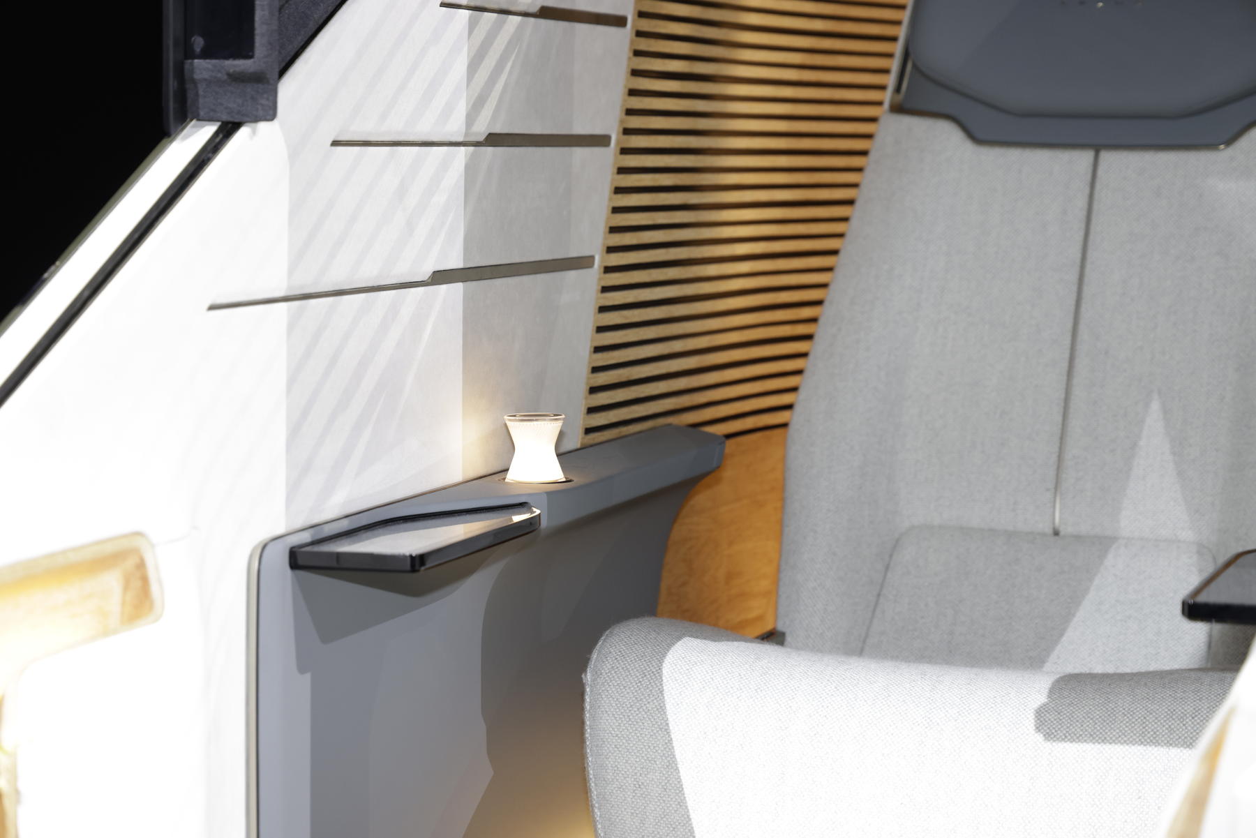 ドローン搭載の「LSクーペコンセプト」と１人乗り３輪車「LSマイクロコンセプト」が驚きの連続だった 〜 画像7