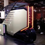 【画像】３輪・６輪・そしてクーペ！　固定観念をぶっとばした「未来のLS」３台が自由すぎて目から鱗!!【ジャパンモビリティショー2025】 〜 画像9