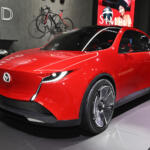 【画像】「クルマが親友になれたらいいな」を作ってみようじゃないか！　マツダＸコンパクトの目指す退屈知らずのカーライフとは？　【ジャパンモビリティショー2025】 〜 画像1