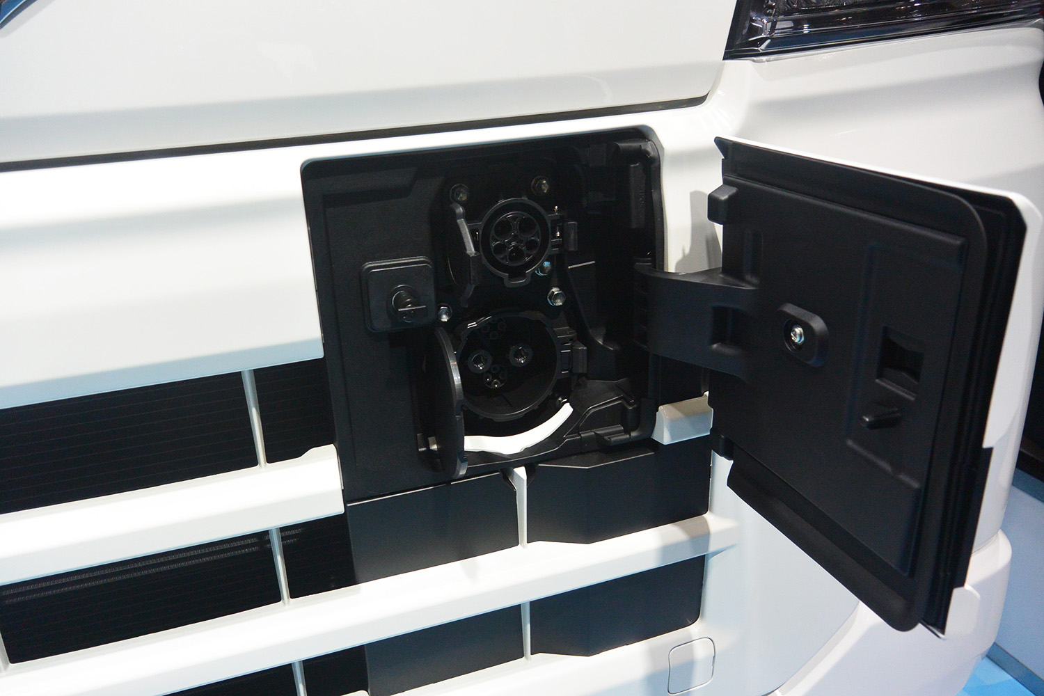 「eエブリイ・コンセプト」の給電口