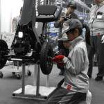 【画像】クルマ好きキッズはいの一番にブースへGO！　国産メーカーが集う「Out of KidZania」がほかじゃ体験できない内容だらけだった【ジャパンモビリティショー2025】 〜 画像10