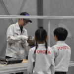 【画像】クルマ好きキッズはいの一番にブースへGO！　国産メーカーが集う「Out of KidZania」がほかじゃ体験できない内容だらけだった【ジャパンモビリティショー2025】 〜 画像23