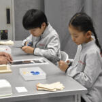 【画像】クルマ好きキッズはいの一番にブースへGO！　国産メーカーが集う「Out of KidZania」がほかじゃ体験できない内容だらけだった【ジャパンモビリティショー2025】 〜 画像24