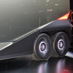 【画像】「込めた提案は100%実現したいと思ってます」　衝撃のレクサスLSコンセプト「６輪ミニバン・ショーファー」は市販する気マンマンだった【ジャパンモビリティショー2025】 〜 画像5