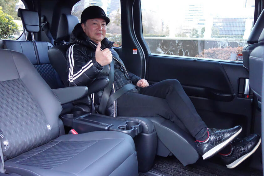 思ったほど快適じゃない……は間違った使い方が原因! 意外と知らないクルマの「オットマン」の正解とは