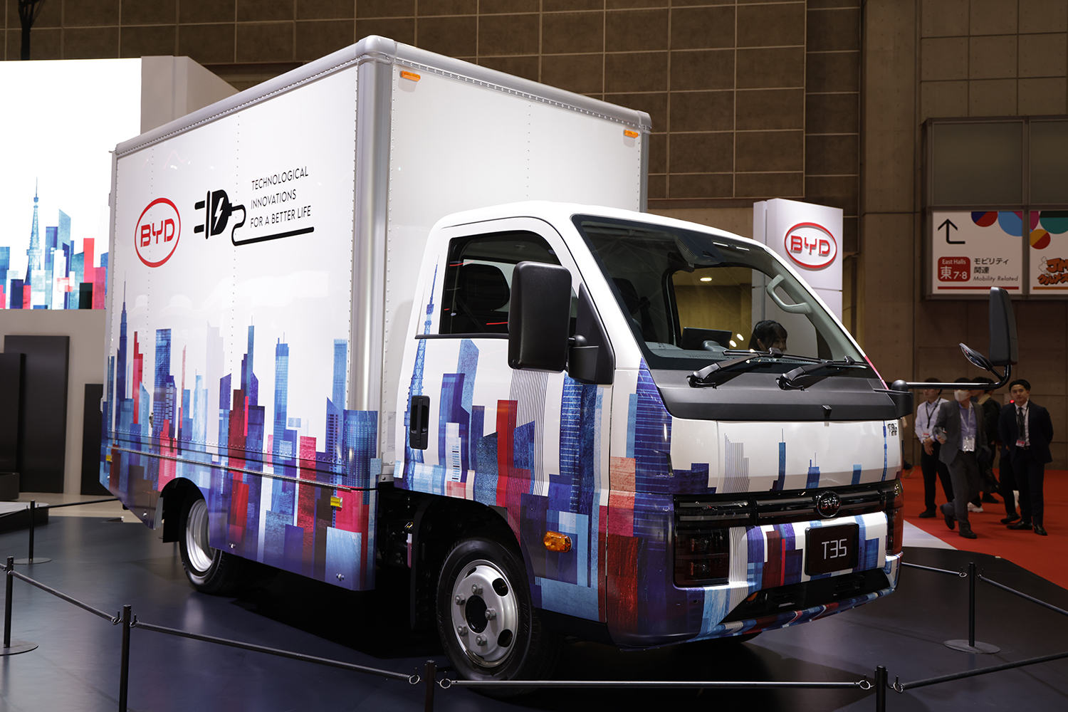 BYDが日本専用設計の小型BEVトラック「T35」をワールドプレミア