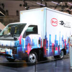 【画像】BYDは軽EVだけでなく商用車でも日本専用モデルを出してきた！　普通免許でも運転可能なEVトラック「T35」が可能性の塊だった【ジャパンモビリティショー2025】 〜 画像5